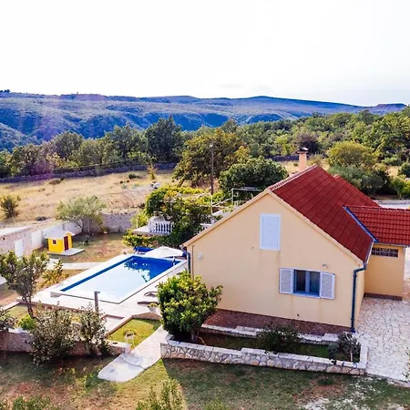 Vila Poolincluded - Villa Sucic