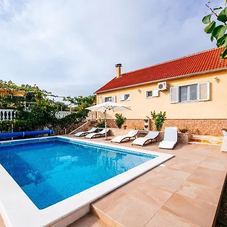 Vila Poolincluded - Villa Sucic