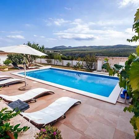 Poolincluded - Villa Sucic Vila *