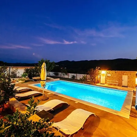 Vila Poolincluded - Villa Sucic Zaton Obrovacki