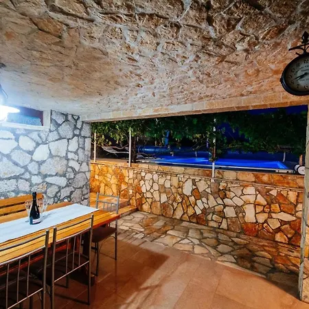 Poolincluded - Villa Sucic Vila *