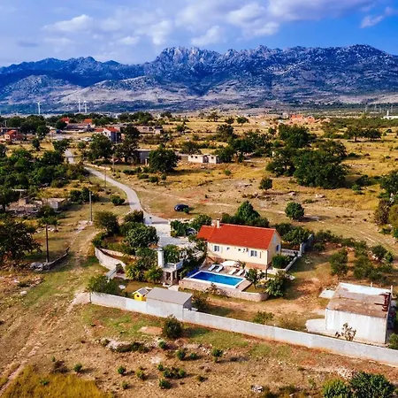 Poolincluded - Villa Sucic Vila